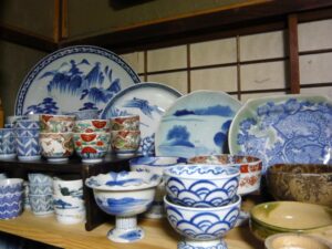 1. 骨董市・アンティーク市ってどんなところ？
