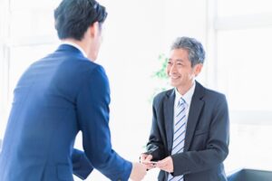 名刺交換の重要性を再確認!展示会で成果を出すための第一歩
